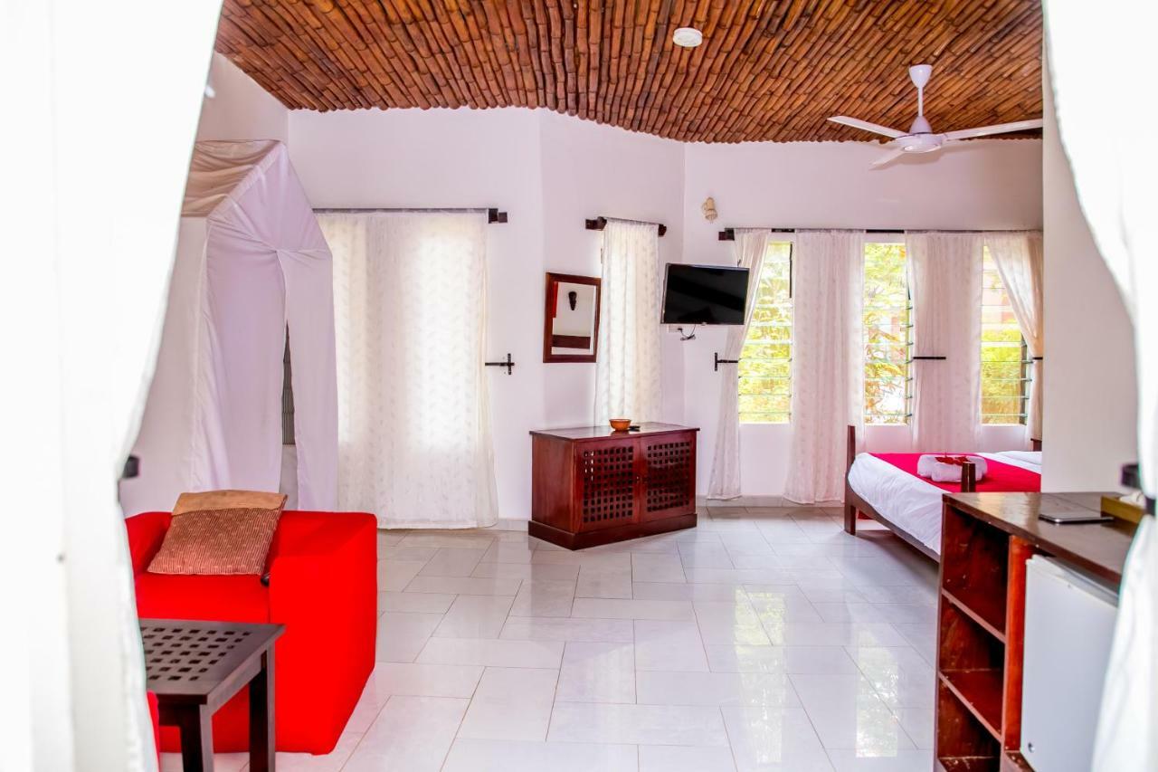 Hibiscus House Gambia Hotel Brufut Kültér fotó